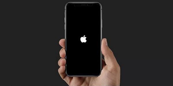 L'iPhone è bloccato sul logo Apple