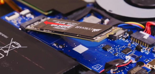 Inserire il nuovo SSD