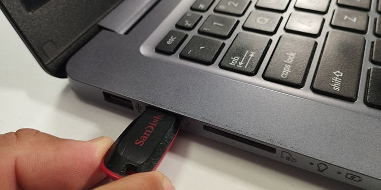 Inserire un'unità flash USB