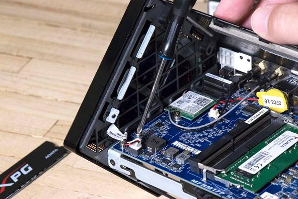 installare l'unità SSD M.2 nel PC