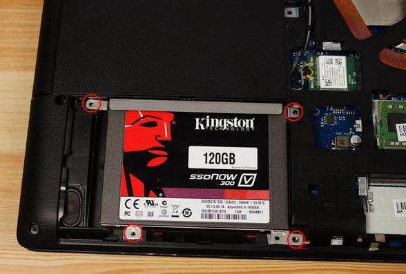 installare l'unità SSD SATA nel computer portatile