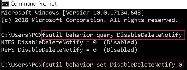 Finestra del prompt dei comandi che mostra l'output di fsutil behavior query DisableDeleteNotify, con risultato 0 che indica che TRIM è abilitato.